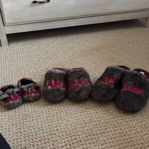 Dear foams Furry Brown and Red Slippers Set